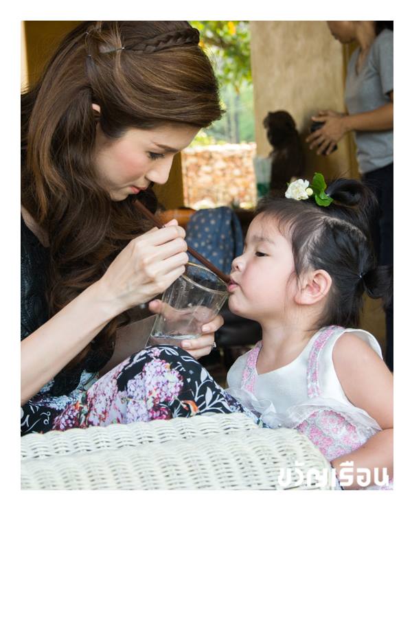 โบว์-แวนด้า & น้องมะลิ @ เบื้องหลังถ่ายแบบนิตยสาร ขวัญเรือน