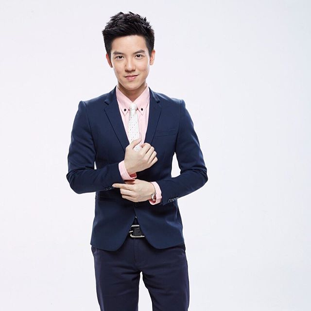 แบงค์ พบเอก นักข่าวหล่อระดับ 9.8 ริกเตอร์ !!