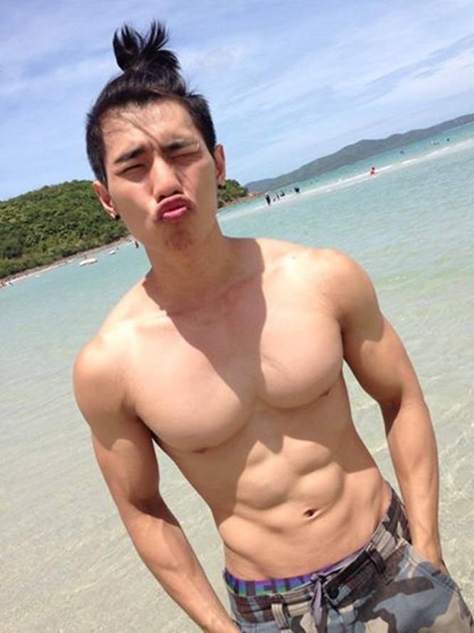 ต้องหลายรูปแล้วคัดเน้นๆ ใช่ไหมถึงจะยอมดู 748