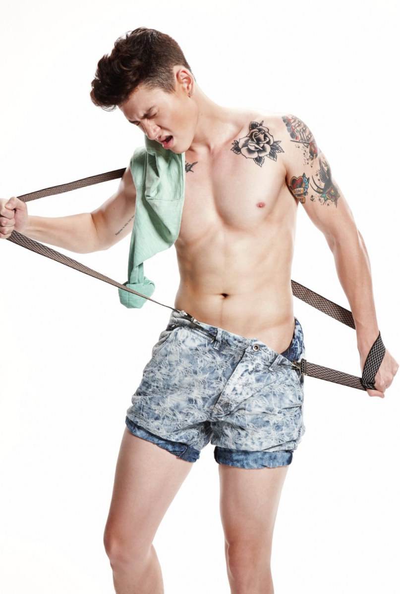 ย้อนชม 5 ดาราหนุ่มแแซ่บมากก++ หนุ่มสุดฮอตบนปก Attitude เดือนเมษายน!