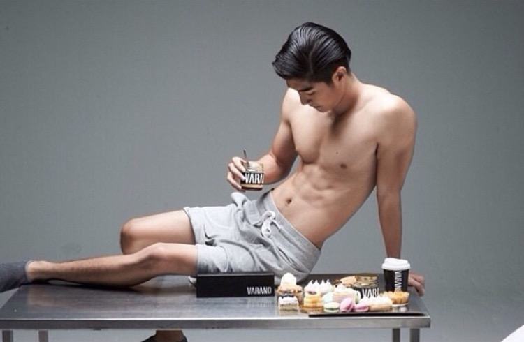 นัท พระเอกรุ้งสีเทา