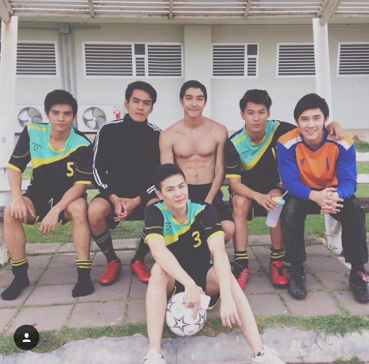 นัท พระเอกรุ้งสีเทา