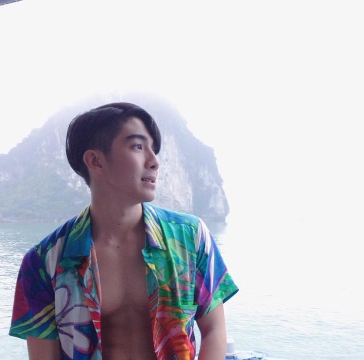 นัท พระเอกรุ้งสีเทา