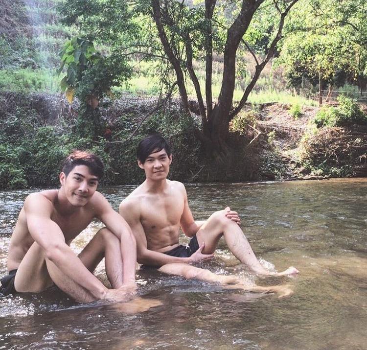 นัท พระเอกรุ้งสีเทา