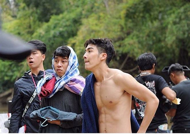 นัท พระเอกรุ้งสีเทา