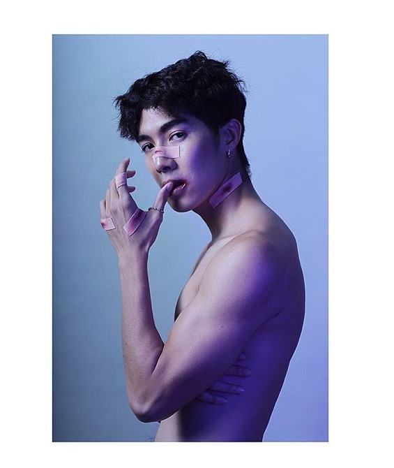 นัท พระเอกรุ้งสีเทา