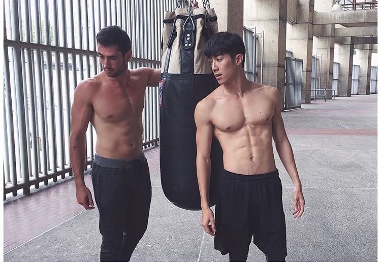 นัท พระเอกรุ้งสีเทา