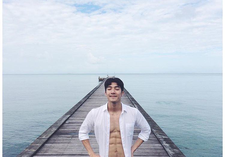 นัท พระเอกรุ้งสีเทา