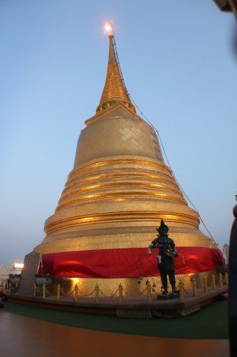 ไปไหว้พระที่ภูเขาทองมา