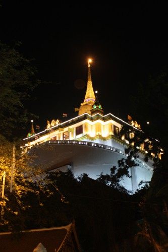 ไปไหว้พระที่ภูเขาทองมา
