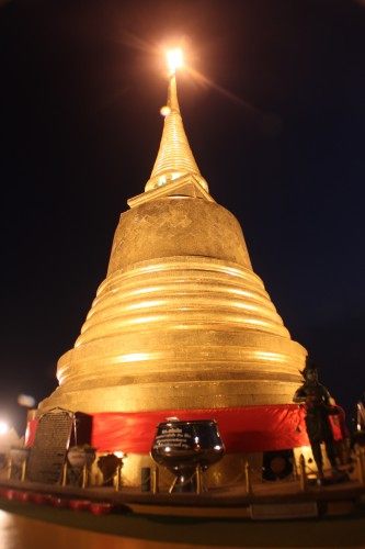 ไปไหว้พระที่ภูเขาทองมา