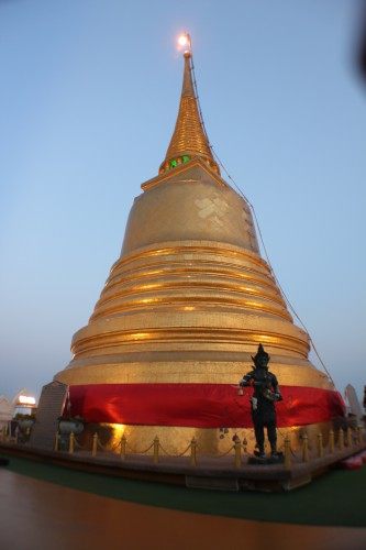 ไปไหว้พระที่ภูเขาทองมา