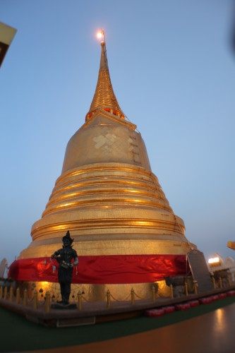 ไปไหว้พระที่ภูเขาทองมา