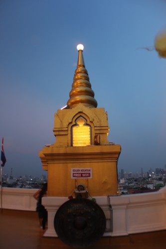 ไปไหว้พระที่ภูเขาทองมา