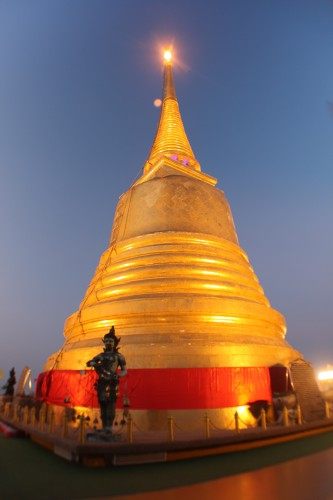 ไปไหว้พระที่ภูเขาทองมา
