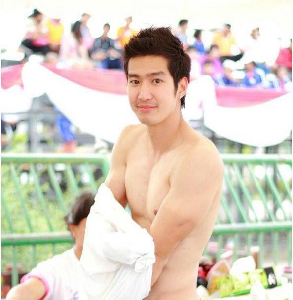นักแสดงชายรูปหล่อเซ็กซี่น่าหมายปอง 821 เวียร์นะ  แต่แถมเดี่ยวด้วย