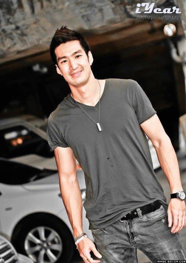 นักแสดงชายรูปหล่อเซ็กซี่น่าหมายปอง 821 เวียร์นะ  แต่แถมเดี่ยวด้วย