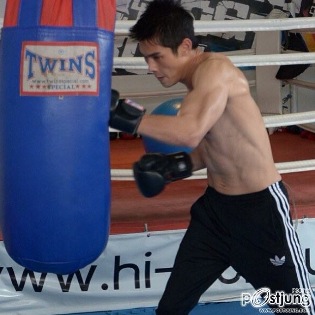 นักแสดงชายรูปหล่อเซ็กซี่น่าหมายปอง 827 สี่คนนะกรุปนี้