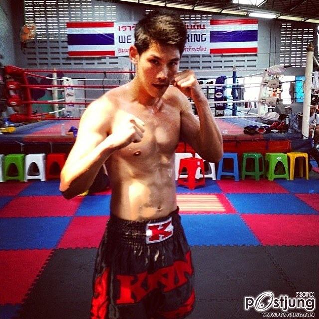นักแสดงชายรูปหล่อเซ็กซี่น่าหมายปอง 827 สี่คนนะกรุปนี้