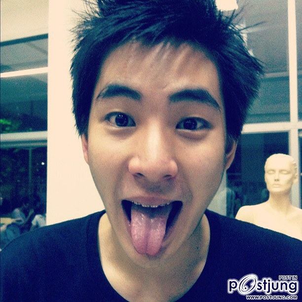 นักแสดงชายรูปหล่อเซ็กซี่น่าหมายปอง 827 สี่คนนะกรุปนี้