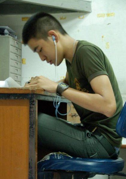 นักแสดงชายรูปหล่อเซ็กซี่น่าหมายปอง 827 สี่คนนะกรุปนี้