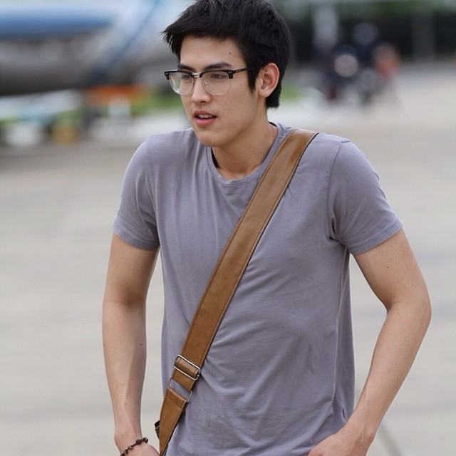 นักแสดงชายรูปหล่อเซ็กซี่น่าหมายปอง 827 สี่คนนะกรุปนี้