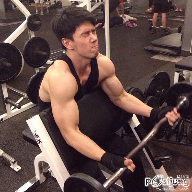 นักแสดงชายรูปหล่อเซ็กซี่น่าหมายปอง 827 สี่คนนะกรุปนี้