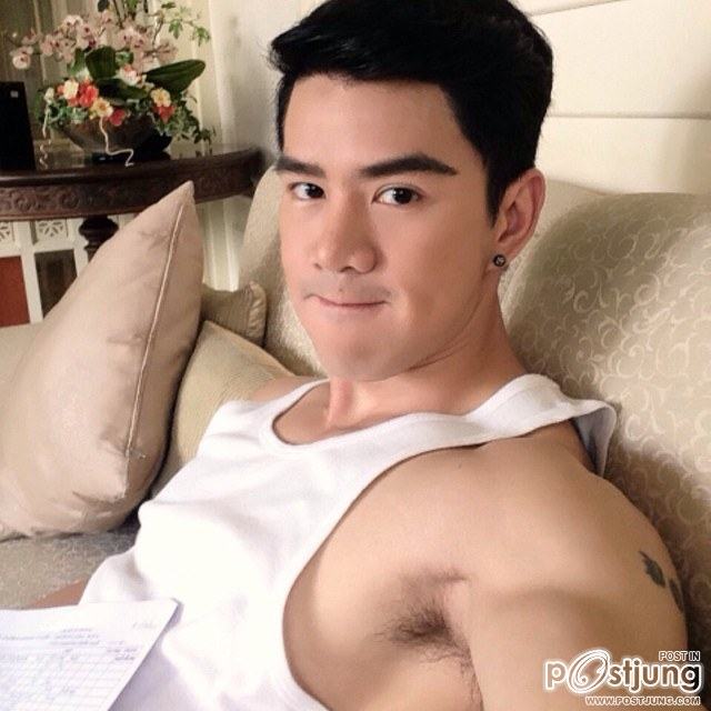 นักแสดงชายรูปหล่อเซ็กซี่น่าหมายปอง 827 สี่คนนะกรุปนี้