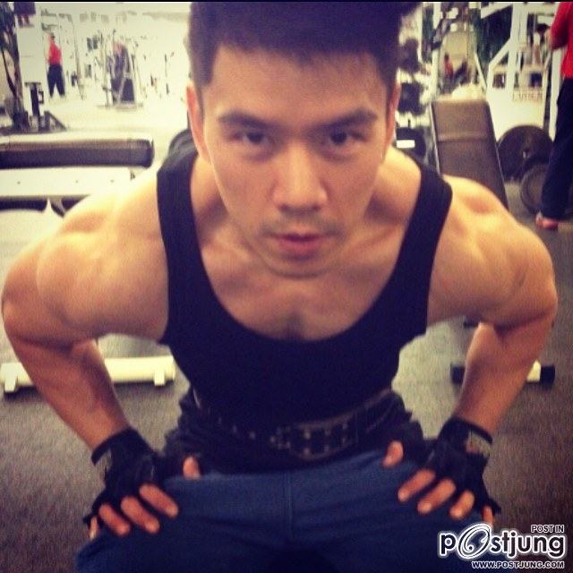 นักแสดงชายรูปหล่อเซ็กซี่น่าหมายปอง 827 สี่คนนะกรุปนี้