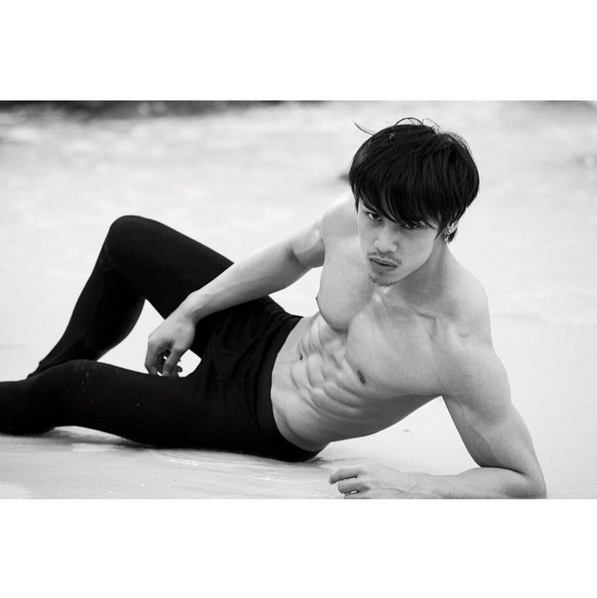 ส่องหนุ่มหล่อ ปากน่าจูบ ต๋อง ชัยธวัช ที่บอกเลยว่า หุ่นเด็ดมากกกก น่าเลีย!!