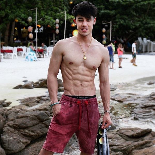 ส่องหนุ่มหล่อ ปากน่าจูบ ต๋อง ชัยธวัช ที่บอกเลยว่า หุ่นเด็ดมากกกก น่าเลีย!!