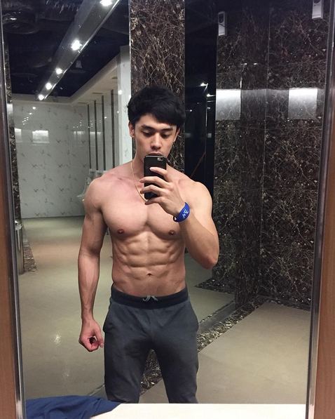 ส่องหนุ่มหล่อ ปากน่าจูบ ต๋อง ชัยธวัช ที่บอกเลยว่า หุ่นเด็ดมากกกก น่าเลีย!!