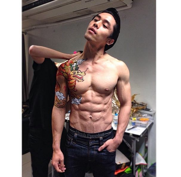 ส่องหนุ่มหล่อ ปากน่าจูบ ต๋อง ชัยธวัช ที่บอกเลยว่า หุ่นเด็ดมากกกก น่าเลีย!!