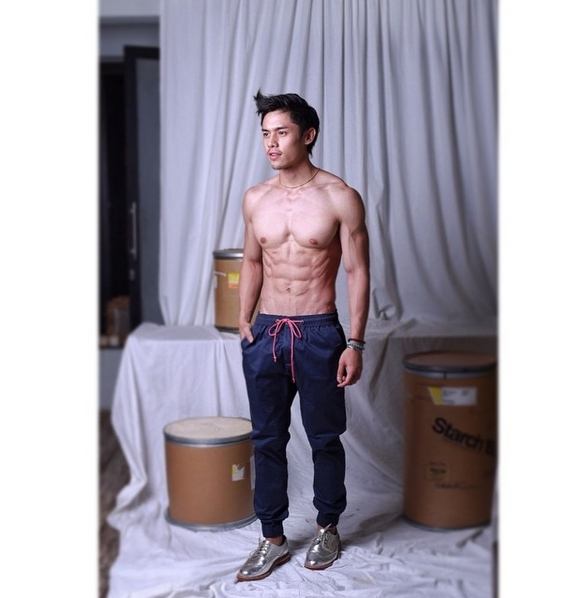ส่องหนุ่มหล่อ ปากน่าจูบ ต๋อง ชัยธวัช ที่บอกเลยว่า หุ่นเด็ดมากกกก น่าเลีย!!