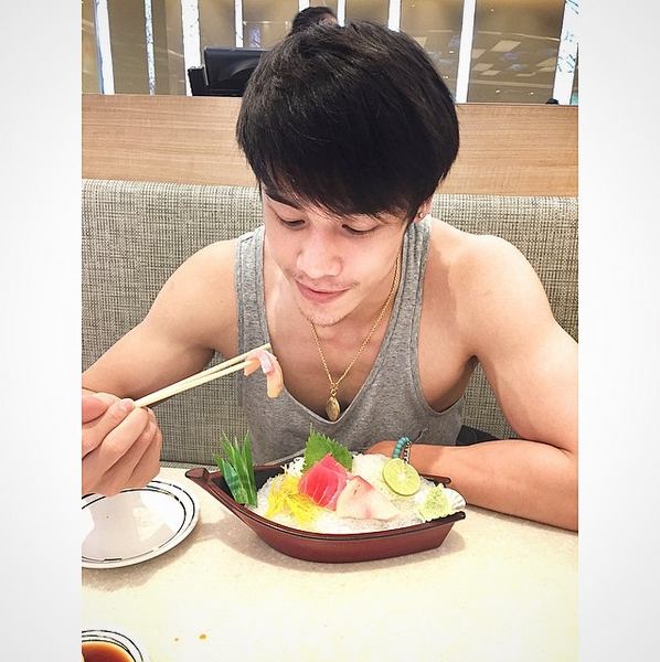 ส่องหนุ่มหล่อ ปากน่าจูบ ต๋อง ชัยธวัช ที่บอกเลยว่า หุ่นเด็ดมากกกก น่าเลีย!!