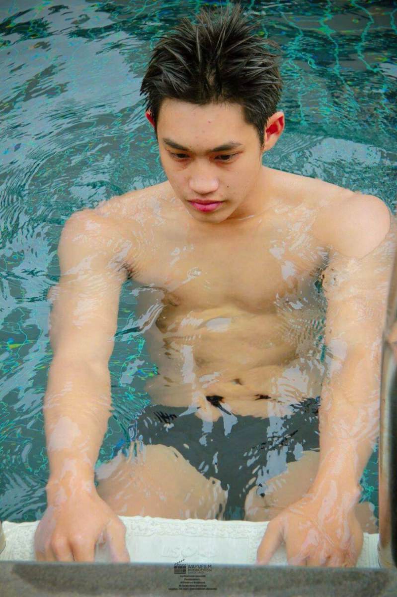ถอดโชว์เรือนร่าง 1106