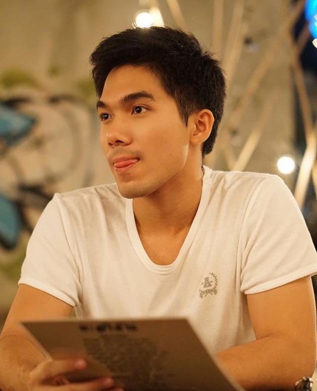เลียจนเพลียลิ้น