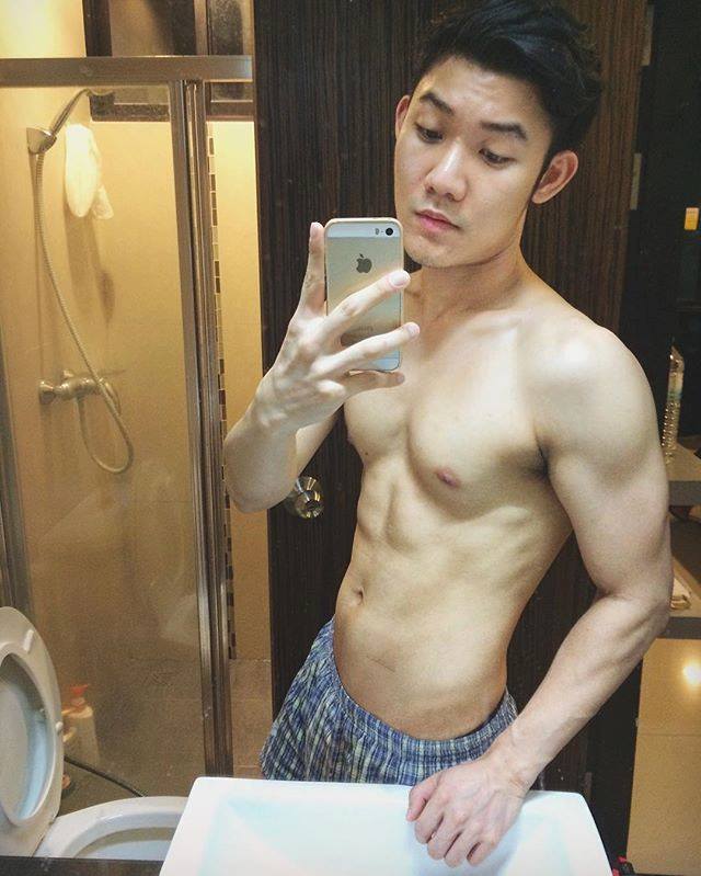 เลียจนเพลียลิ้น