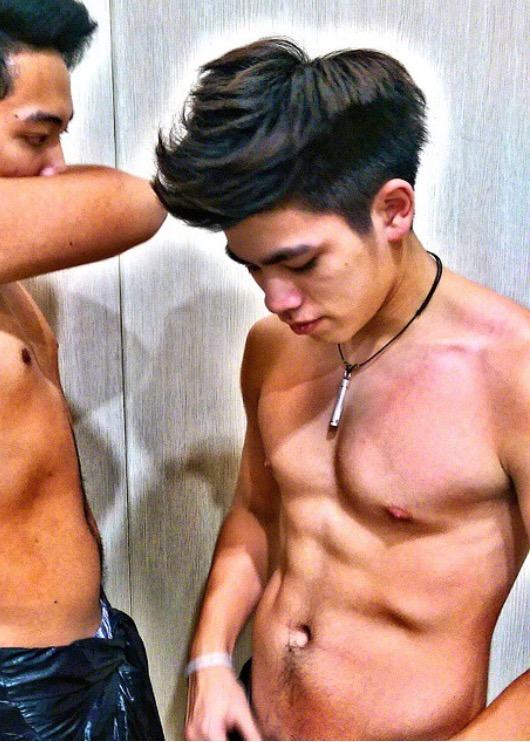 กรณ์ หนุ่มหุ่นเเซ่บ นมชมพู