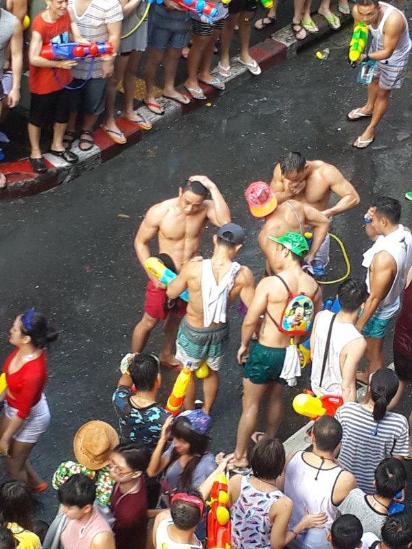 ผู้ชายพาเพลิน