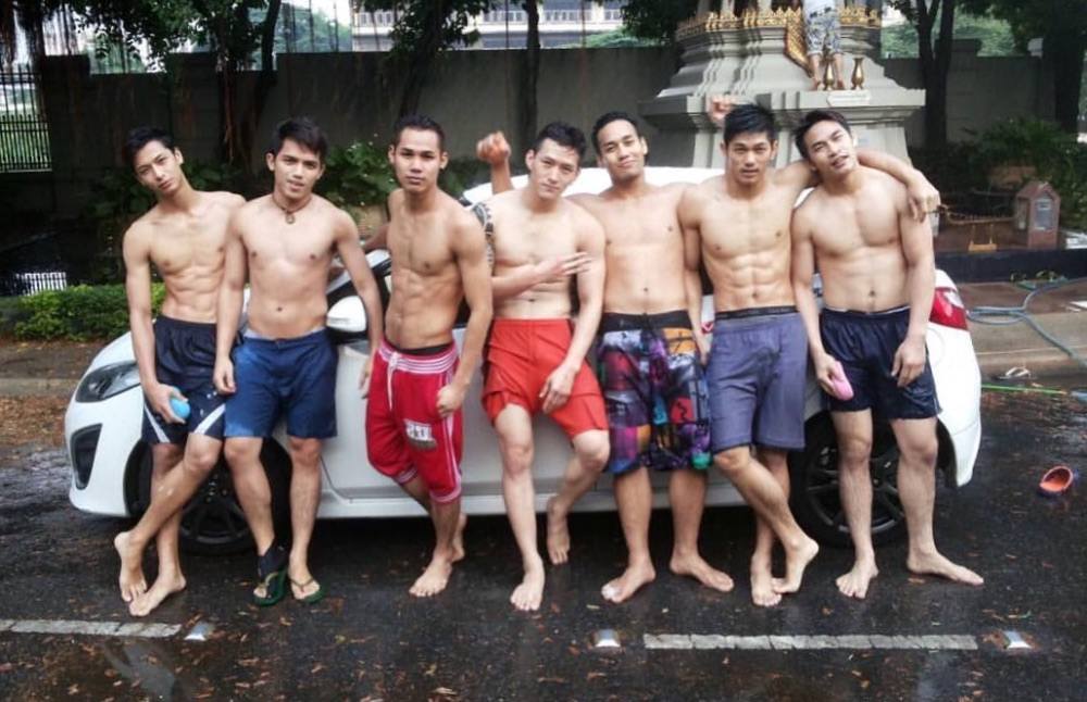 ผู้ชายพาเพลิน