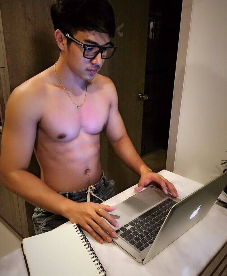 ผู้ชายหน้าร้อน