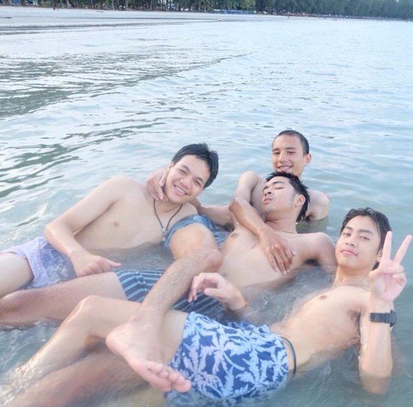ผู้ชายหน้าร้อน