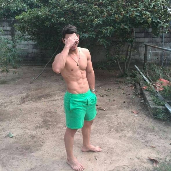 ผู้ชายหน้าร้อน