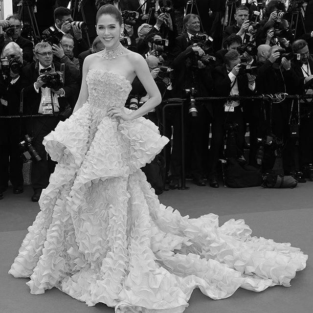 ‪#&lrm;QueenOfCannes‬