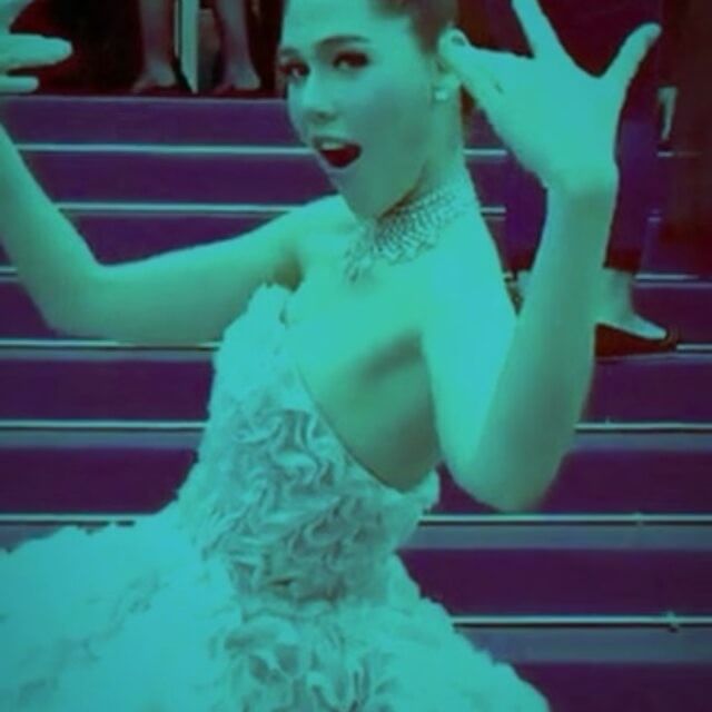 ‪#&lrm;QueenOfCannes‬