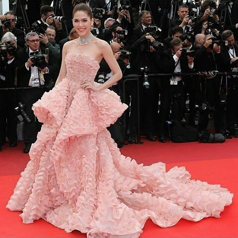 ‪#&lrm;QueenOfCannes‬