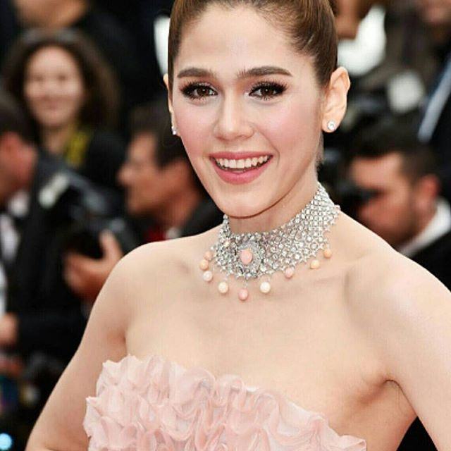 ‪#&lrm;QueenOfCannes‬