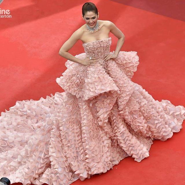 ‪#&lrm;QueenOfCannes‬