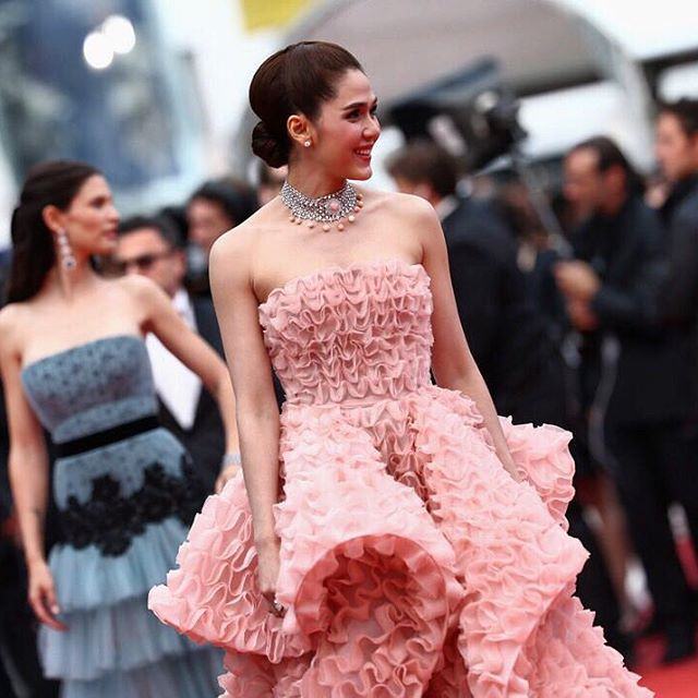 ‪#&lrm;QueenOfCannes‬